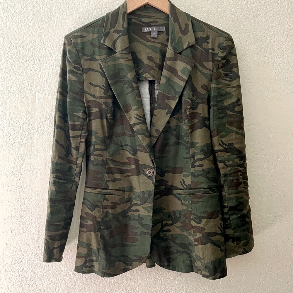 Level 99 Camo Blazer~ Linen blend one button size M